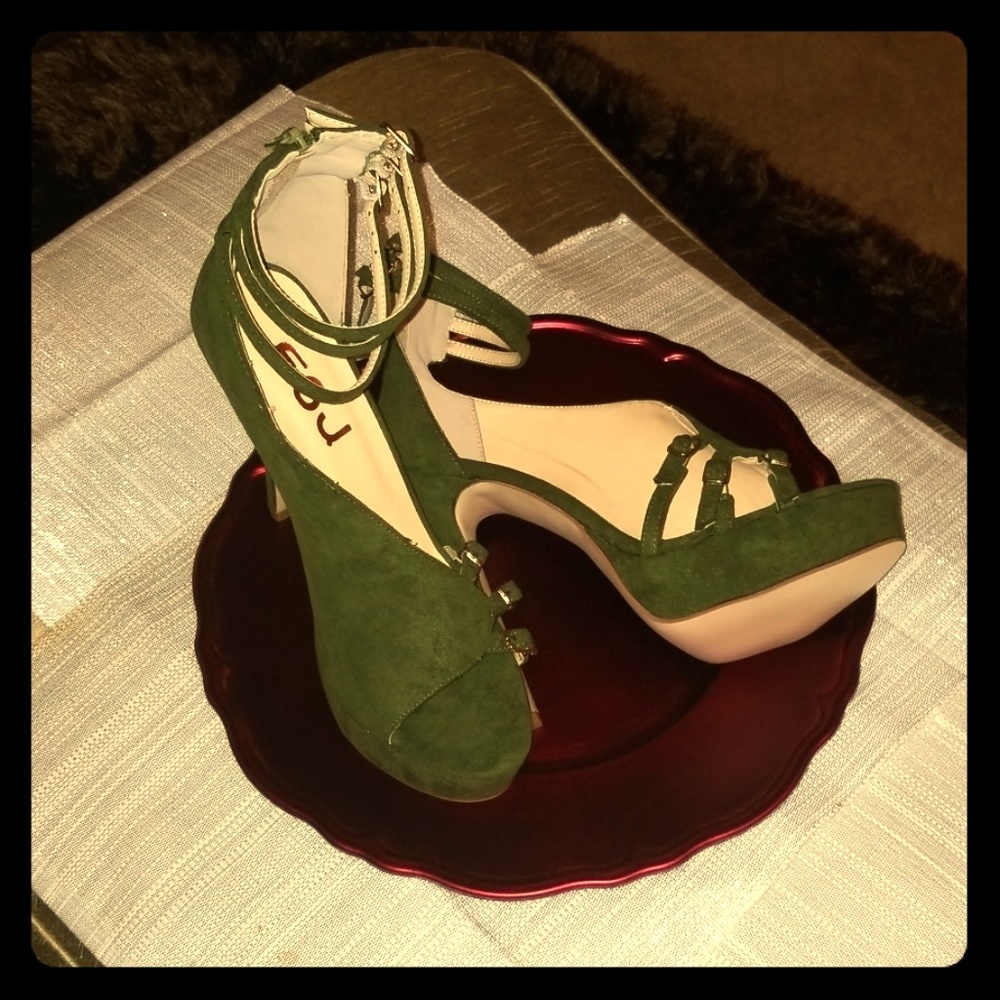 COPY - Hunter green platform stilettos